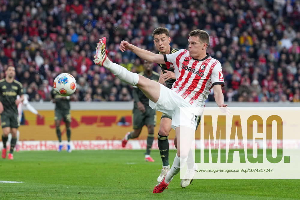 Janik Haberer (1. FC Union Berlin, 19) im Zweikampf mit Matthias Ginter (SC Freiburg, 28) , Deutschland, Fussball, 1. Bundesliga, 26.Spieltag, 2025 2026, SC Freiburg vs. 1. FC Union Berlin, 15.03.2026, Europa-Park Stadion, Freiburg, Deutschland DFL REGULATIONS PROHIBIT ANY USE OF PHOTOGRAPHS AS IMAGE SEQUENCES AND OR QUASI-VIDEO. Freiburg Europa-Park Stadion Baden-Württemberg Deutschland