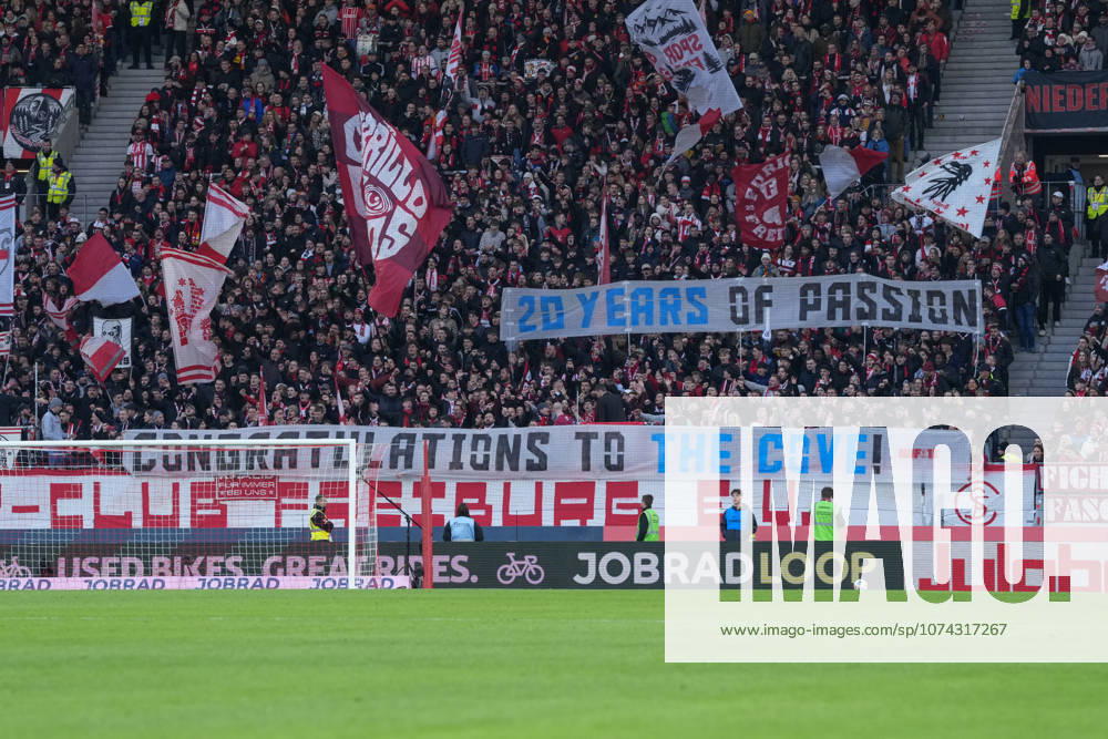 Spruchband der Fans und Ultras auf der Tribüne, Banner, Fanfreundschaft nach Sydney , Deutschland, Fussball, 1. Bundesliga, 26.Spieltag, 2025 2026, SC Freiburg vs. 1. FC Union Berlin, 15.03.2026, Europa-Park Stadion, Freiburg, Deutschland DFL REGULATIONS PROHIBIT ANY USE OF PHOTOGRAPHS AS IMAGE SEQUENCES AND OR QUASI-VIDEO. Freiburg Europa-Park Stadion Baden-Württemberg Deutschland