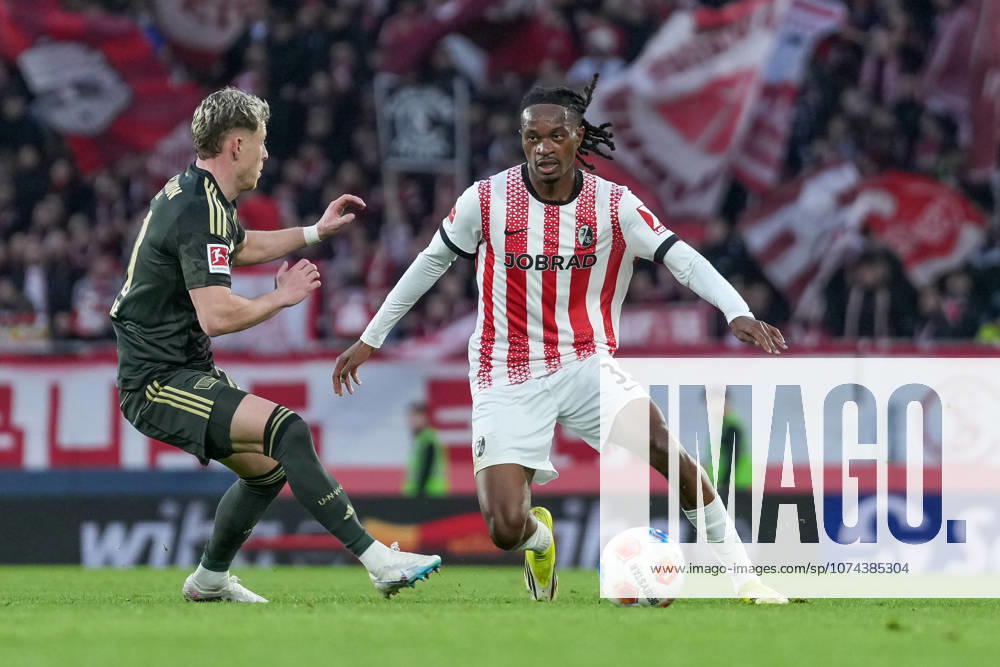 Tim Skarke (1. FC Union Berlin, 21) im Zweikampf mit Jordy Makengo (SC Freiburg, 33) , Deutschland, Fussball, 1. Bundesliga, 26.Spieltag, 2025 2026, SC Freiburg vs. 1. FC Union Berlin, 15.03.2026, Europa-Park Stadion, Freiburg, Deutschland DFL REGULATIONS PROHIBIT ANY USE OF PHOTOGRAPHS AS IMAGE SEQUENCES AND OR QUASI-VIDEO. Freiburg Europa-Park Stadion Baden-Württemberg Deutschland
