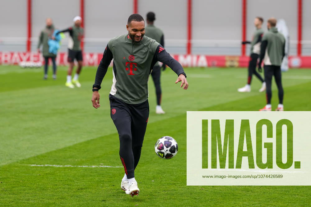 Jonathan Tah (FC Bayern Muenchen, 04) mit Ball, GER, Abschlusstraining, FC Bayern Muenchen, Fussball, UEFA Champions League, Achtelfinale, Rueckspiel, Saison 2025 2026, 17.03.2026, GER, Abschlusstraining, FC Bayern Muenchen, Fussball, UEFA Champions League, Achtelfinale, Rueckspiel, Saison 2025 2026, 17.03.2026 Muenchen