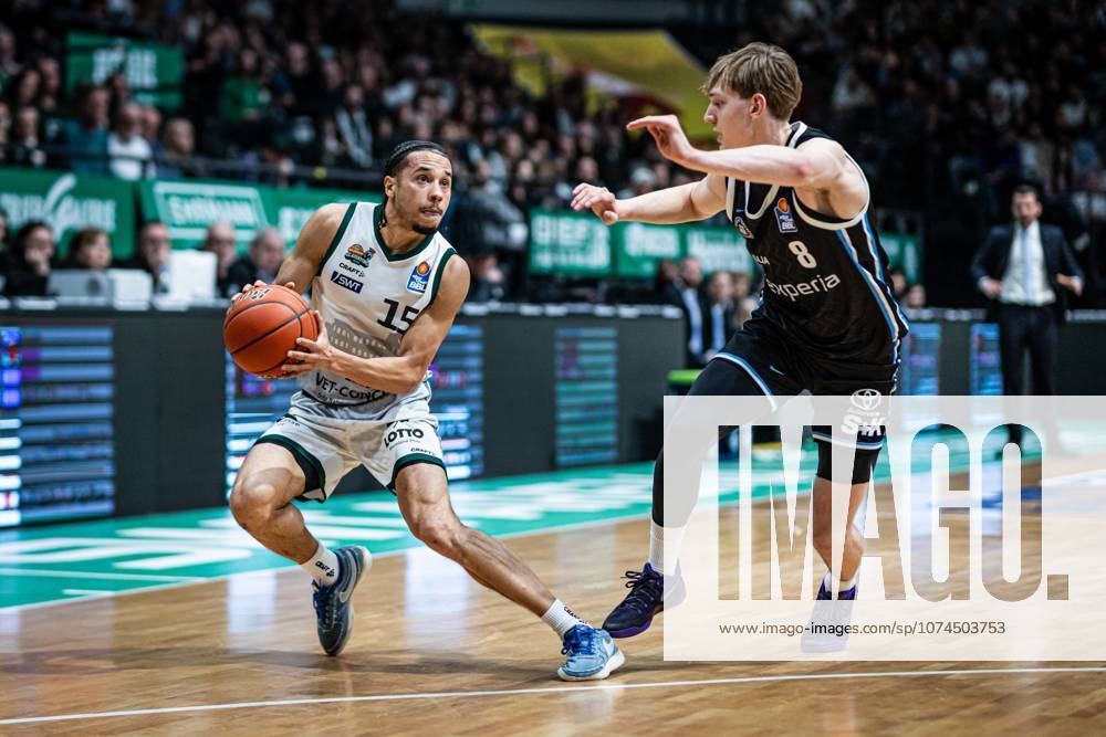 Jordan Roland (Gladiators Trier) im Zweikampf mit Jarged Grey (Veolia Towers Hamburg), Vet Concept Gladiators Trier vs Veolia Towers Hamburg, Basketball, easyCredit BBL, 25. Spieltag, Saison 2025 2026, 18.03.2026 Vet Concept Gladiators Trier vs Veolia Towers Hamburg, Basketball, easyCredit BBL, 25. Spieltag, Saison 2025 2026