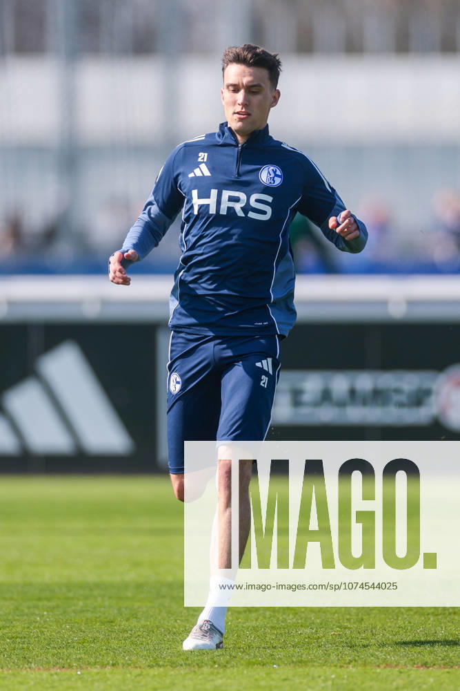 Fussball, Training des FC Schalke 04. Dejan Ljubicic (FC Schalke 04). Gelsenkirchen Trainingsgelände FC Schalke 04 NRW Deutschland xRHR-FOTO YYx