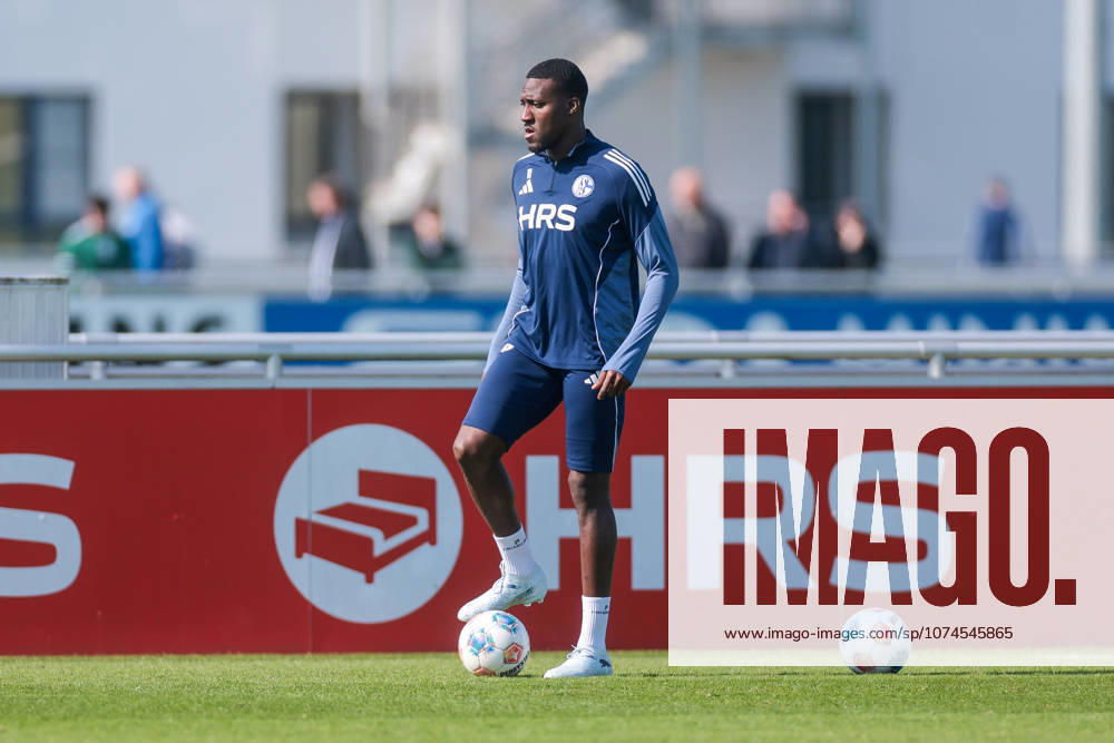 Fussball, Training des FC Schalke 04. Bryan Lasme (FC Schalke 04). Gelsenkirchen Trainingsgelände FC Schalke 04 NRW Deutschland xRHR-FOTO YYx