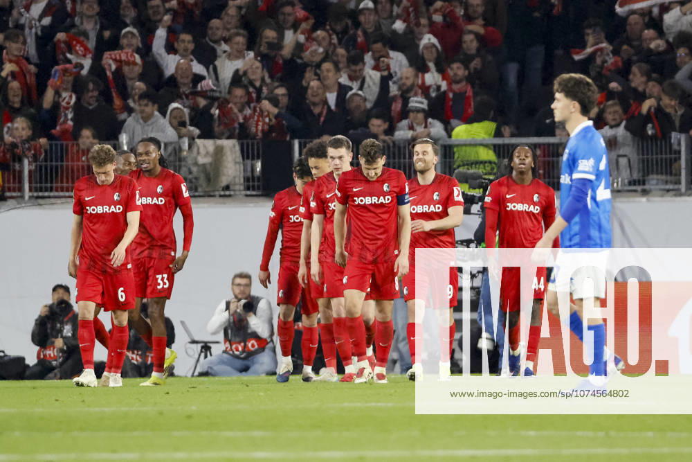 Torjubel SC Freiburg beim 5:1 durch Maximilian Eggestein (SC Freiburg, 08) , Deutschland, Fussball, UEFA Europa League, Achtelfinale, 2025 2026, SC Freiburg vs. KRC Genk, 19.03.2026, Freiburg im Breisgau Europa-Park Stadion Deutschland