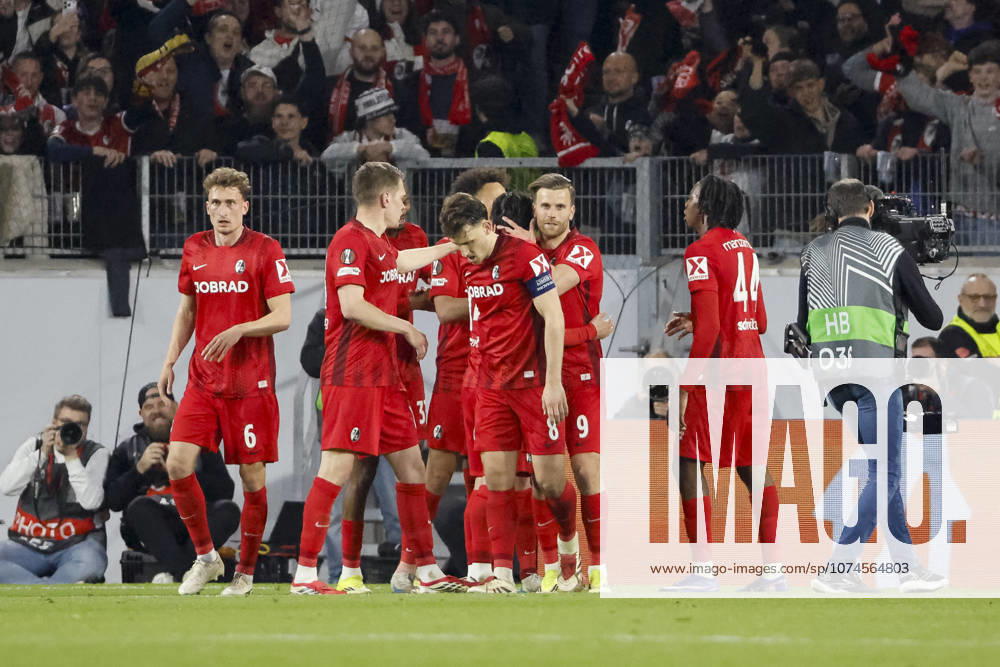 Torjubel SC Freiburg beim 5:1 durch Maximilian Eggestein (SC Freiburg, 08) , Deutschland, Fussball, UEFA Europa League, Achtelfinale, 2025 2026, SC Freiburg vs. KRC Genk, 19.03.2026, Freiburg im Breisgau Europa-Park Stadion Deutschland