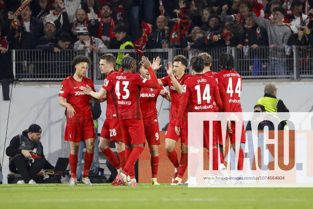 Torjubel SC Freiburg beim 5:1 durch Maximilian Eggestein (SC Freiburg, 08) , Deutschland, Fussball, UEFA Europa League, Achtelfinale, 2025 2026, SC Freiburg vs. KRC Genk, 19.03.2026, Freiburg im Breisgau Europa-Park Stadion Deutschland