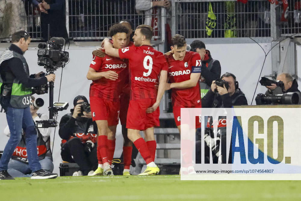 Torjubel SC Freiburg beim 5:1 durch Maximilian Eggestein (SC Freiburg, 08) , Deutschland, Fussball, UEFA Europa League, Achtelfinale, 2025 2026, SC Freiburg vs. KRC Genk, 19.03.2026, Freiburg im Breisgau Europa-Park Stadion Deutschland