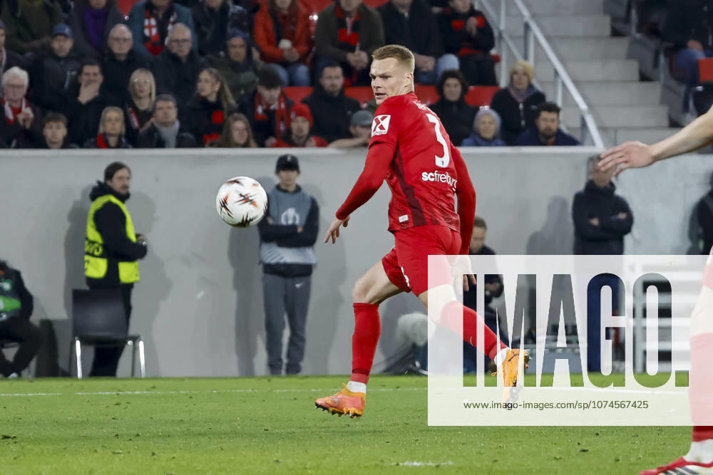 Philipp Lienhart (SC Freiburg, 03) am Ball , Deutschland, Fussball, UEFA Europa League, Achtelfinale, 2025 2026, SC Freiburg vs. KRC Genk, 19.03.2026, Freiburg im Breisgau Europa-Park Stadion Deutschland