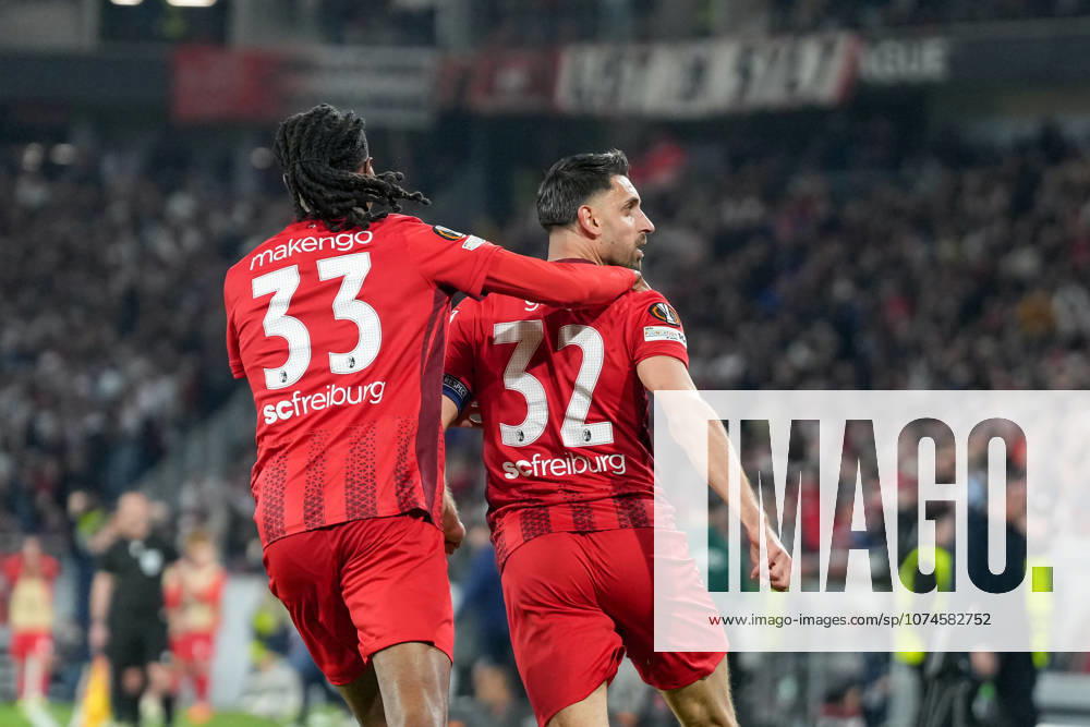 Jordy Makengo (SC Freiburg, 33), Vincenzo Grifo (SC Freiburg, 32) Torjubel, Emotionen, Torschuss, Abschluss, Torerfolg, Tor, Treffer, Rekordtorschütze, Rekord, 106. Pflichtspieltor für den Club, Nils Petersen überboten, Jubiläum , Deutschland, Fussball, UEFA Europa League, Achtelfinale, Rückspiel, 2025 2026, SC Freiburg vs. KRC Genk, 19.03.2026, Europa-Park Stadion, Freiburg, Deutschland Freiburg Europa-Park Stadion Baden-Württemberg Deutschland