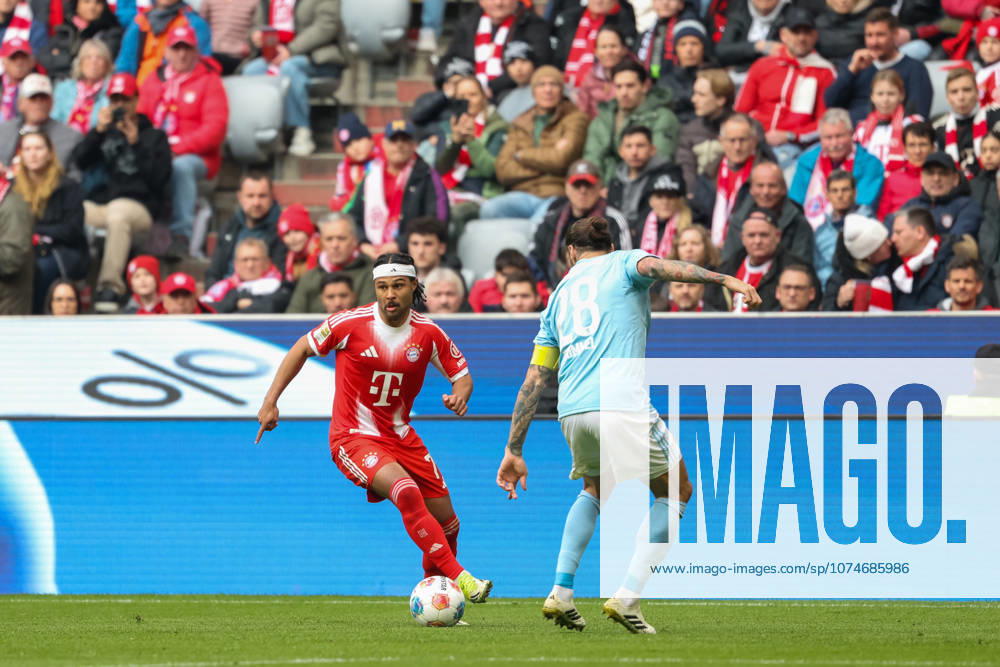 Serge Gnabry (FC Bayern Muenchen, 07) mit Christopher Trimmel (1. FC Union Berlin, 28), GER, FC Bayern Muenchen vs. 1. FC Union Berlin, Fussball, Bundesliga, 27. Spieltag, Saison 2025 2026, 21.03.2026, , GER, FC Bayern Muenchen vs. 1. FC Union Berlin, Fussball, Bundesliga, 27. Spieltag, Saison 2025 2026, 21.03.2026 Muenchen