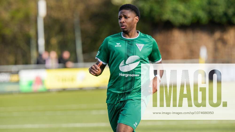 Benludvig Elad vom FC Kray im Spiel gegen SV Budberg. Das Spiel der Landesliga, FC Kray gegen SV Budberg am 15.03.2026 auf dem Kunstrasenplatz der KrayArena, Buderusstraße 20a endete 1:2. Michael Gohl FUNKE Foto Services Deutschland Nordrhein-Westfalen Essen