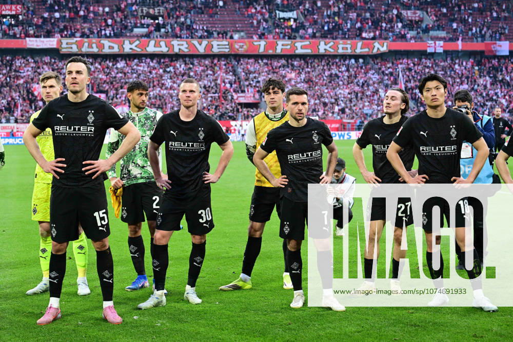 Koeln; Fussball, Herren, Saison 2025 2026, 1. FC Koeln vs. Borussia Moenchengladbach Die Gladbacher sind nach Spielende enttaeuscht, dass die den Derbysieg nicht nach Hause gebracht haben DFL regulations prohibit any use of photographs as image sequences and or quasi-video. Rhein-Energie-Stadion NRW Deutschland