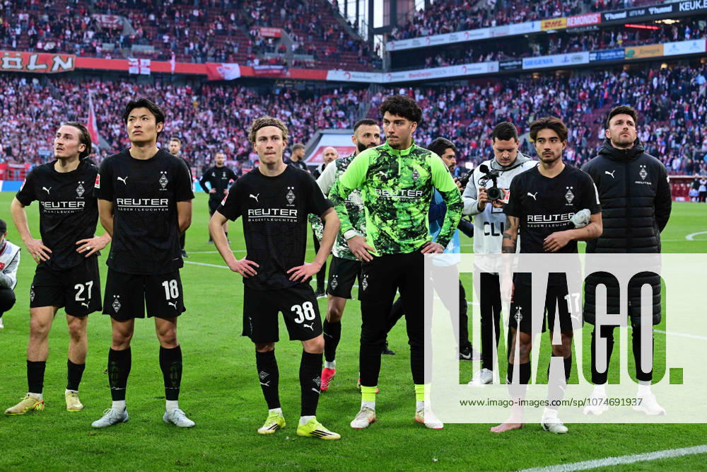 Koeln; Fussball, Herren, Saison 2025 2026, 1. FC Koeln vs. Borussia Moenchengladbach Die Gladbacher sind nach Spielende enttaeuscht, dass die den Derbysieg nicht nach Hause gebracht haben DFL regulations prohibit any use of photographs as image sequences and or quasi-video. Rhein-Energie-Stadion NRW Deutschland