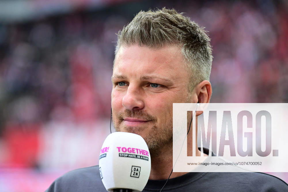 Koeln; Fussball, Herren, Saison 2025 2026, 1. FC Koeln vs. Borussia Moenchengladbach Lukas Kwasniok (Trainer Koeln) DFL regulations prohibit any use of photographs as image sequences and or quasi-video. Rhein-Energie-Stadion NRW Deutschland