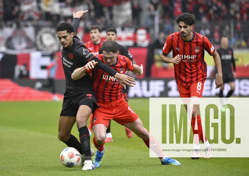 Zweikampf, Aktion Budu Zivzivadze Siwsiwadse 1. FC Heidenheim 1846 FCH (11) gegen Jarell Quansah Bayer 04 Leverkusen (04) Eren Dinkci 1. FC Heidenheim 1846 FCH (08) 1. FC Heidenheim 1846 FCH vs Bayer 04 Leverkusen B04 21.03.2026 DFL REGULATIONS PROHIBIT ANY USE OF PHOTOGRAPHS AS IMAGE SEQUENCES AND OR QUASI-VIDEO 1. FC Heidenheim 1846 FCH vs Bayer 04 Leverkusen