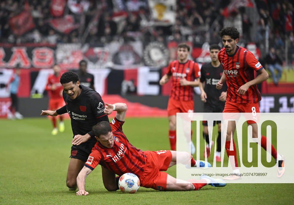 Zweikampf, Aktion Budu Zivzivadze Siwsiwadse 1. FC Heidenheim 1846 FCH (11) gegen Jarell Quansah Bayer 04 Leverkusen (04) Eren Dinkci 1. FC Heidenheim 1846 FCH (08) 1. FC Heidenheim 1846 FCH vs Bayer 04 Leverkusen B04 21.03.2026 DFL REGULATIONS PROHIBIT ANY USE OF PHOTOGRAPHS AS IMAGE SEQUENCES AND OR QUASI-VIDEO 1. FC Heidenheim 1846 FCH vs Bayer 04 Leverkusen