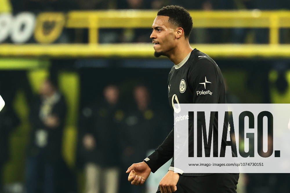 Dortmund, Germany, 21.03.26, Felix Nmecha (Borussia Dortmund) guckt während des Spiels der 1. Bundesliga zwischen Borussia Dortmund - Hamburger SV im Signal Iduna Park in Dortmund. (Photo by Joachim Bywaletz) DFB DFL REGULATIONS PROHIBIT ANY USE OF PHOTOGRAPHS AS IMAGE SEQUENCES AND OR QUASI-VIDEO.