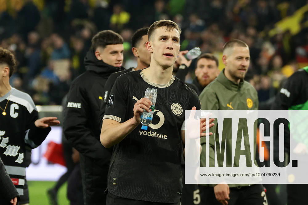 Dortmund, Germany, 21.03.26, Nico Schlotterbeck (Borussia Dortmund) gestikuliert während des Spiels der 1. Bundesliga zwischen Borussia Dortmund - Hamburger SV im Signal Iduna Park in Dortmund. (Photo by Joachim Bywaletz) DFB DFL REGULATIONS PROHIBIT ANY USE OF PHOTOGRAPHS AS IMAGE SEQUENCES AND OR QUASI-VIDEO.