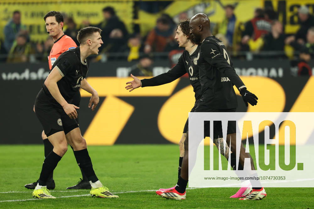 Dortmund, Germany, 21.03.26, Nico Schlotterbeck (Borussia Dortmund), Fabio Silva (Borussia Dortmund) und der Torschuetze zum 2:2 Serhou Guirassy (Borussia Dortmund) während des Spiels der 1. Bundesliga zwischen Borussia Dortmund - Hamburger SV im Signal Iduna Park in Dortmund. (Photo by Joachim Bywaletz) DFB DFL REGULATIONS PROHIBIT ANY USE OF PHOTOGRAPHS AS IMAGE SEQUENCES AND OR QUASI-VIDEO.