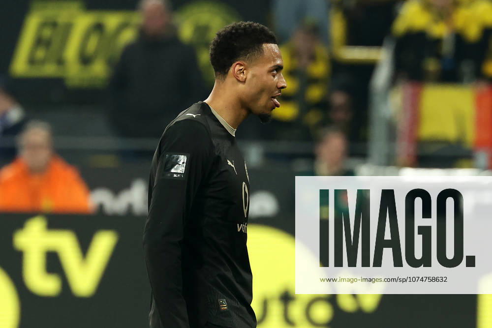 Dortmund, Germany, 21.03.26, Felix Nmecha (Borussia Dortmund) guckt während des Spiels der 1. Bundesliga zwischen Borussia Dortmund - Hamburger SV im Signal Iduna Park in Dortmund. (Photo by Joachim Bywaletz) DFB DFL REGULATIONS PROHIBIT ANY USE OF PHOTOGRAPHS AS IMAGE SEQUENCES AND OR QUASI-VIDEO.