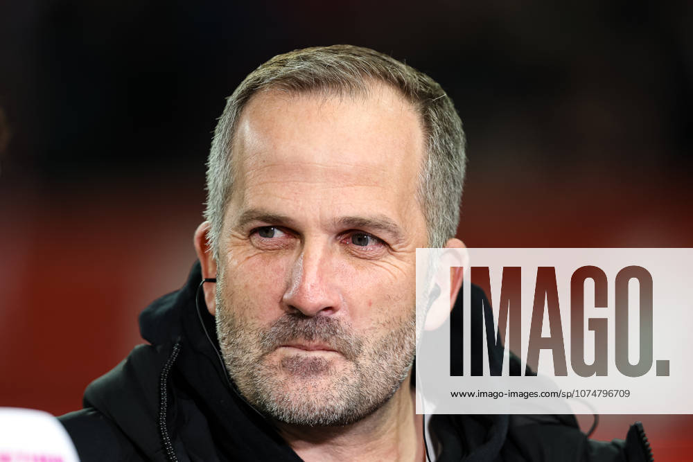 Manuel Baum (FC Augsburg, Cheftrainer) GER, FC Augsburg vs VfB Stuttgart, 1.Bundesliga Fussball, 27. Spieltag, Saison 2025 2026, 22.03.2026 DFB DFL REGULATIONS PROHIBIT ANY USE OF PHOTOGRAPHS AS IMAGE SEQUENCES AND OR QUASI-VIDEO GER, FC Augsburg vs VfB Stuttgart, 1.Bundesliga Fussball, 27. Spieltag, Saison 2025 2026, 22.03.2026 Augsburg