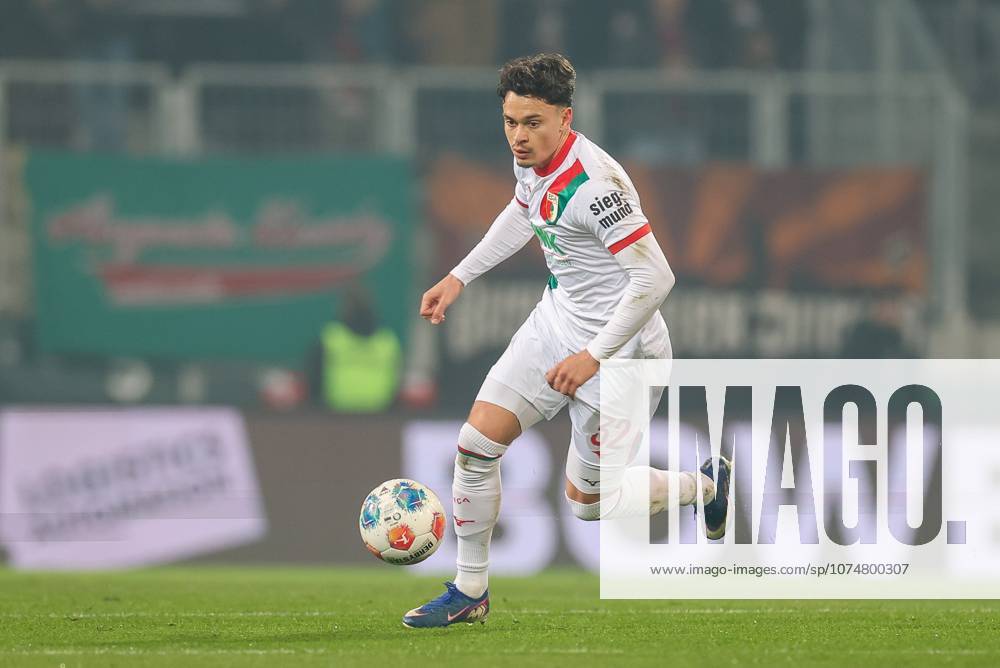 Fabian Rieder 32 (FC Augsburg), FC Augsburg vs. VfB Stuttgart, Fussball, 1. Bundesliga, 27. Spieltag, 22.03.2026 DFB regulations prohibit any use of photographs as image sequences and or quasi-video Augsburg Bayern Deutschland