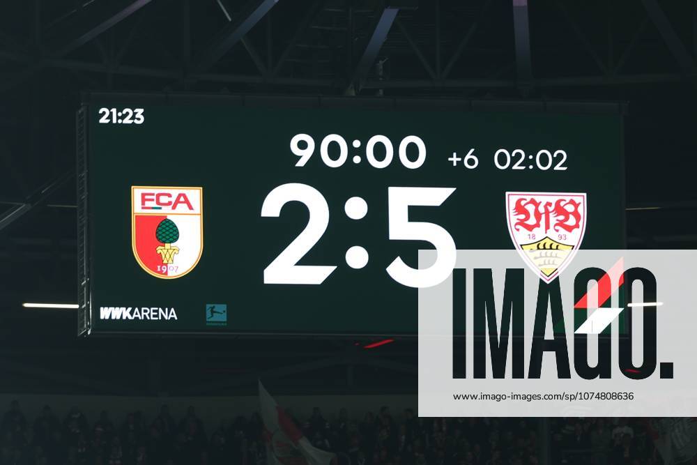 Endstand auf der Anzeigetafel, 2:5, FC Augsburg vs. VfB Stuttgart, Fussball, 1. Bundesliga, 27. Spieltag, 22.03.2026 DFB regulations prohibit any use of photographs as image sequences and or quasi-video Augsburg Bayern Deutschland