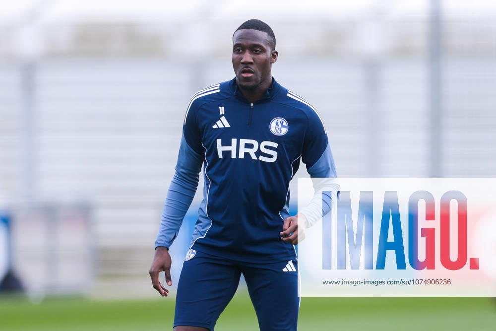 Fussball, Training des FC Schalke 04. Bryan Lasme (FC Schalke 04). Gelsenkirchen Trainingsgelände FC Schalke 04 NRW Deutschland xRHR-FOTO YYx