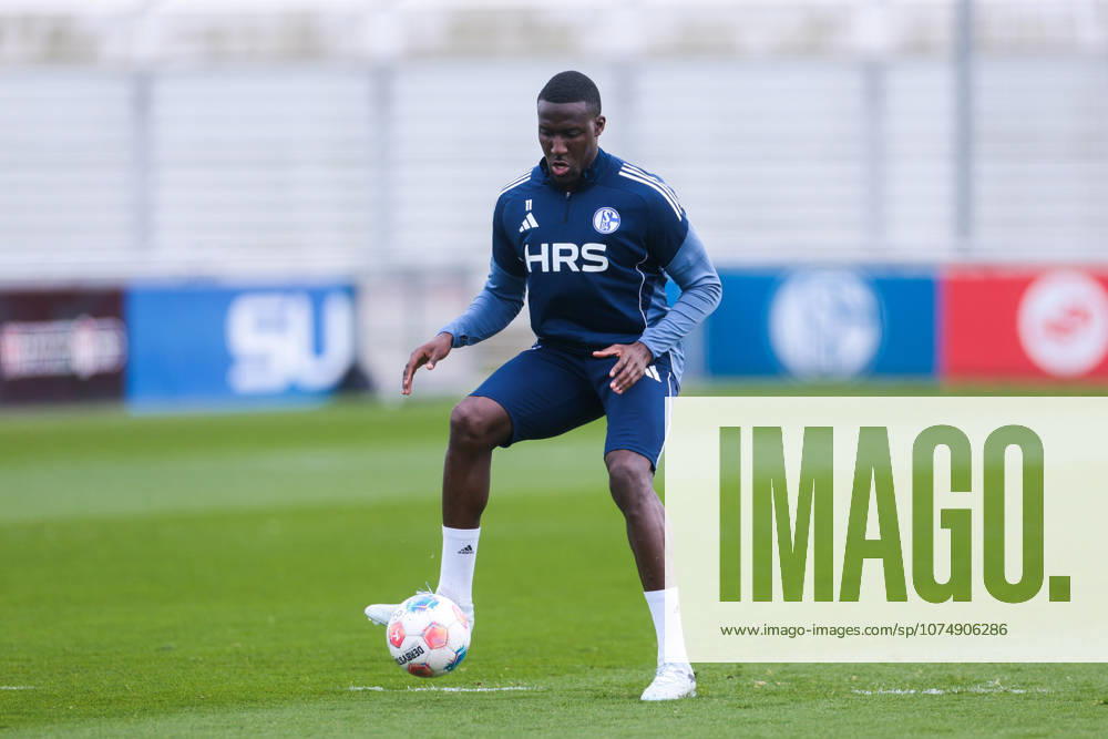 Fussball, Training des FC Schalke 04. Bryan Lasme (FC Schalke 04). Gelsenkirchen Trainingsgelände FC Schalke 04 NRW Deutschland xRHR-FOTO YYx
