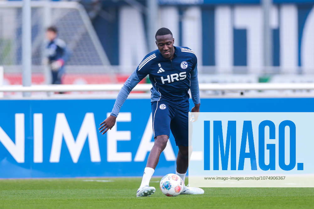 Fussball, Training des FC Schalke 04. Bryan Lasme (FC Schalke 04). Gelsenkirchen Trainingsgelände FC Schalke 04 NRW Deutschland xRHR-FOTO YYx
