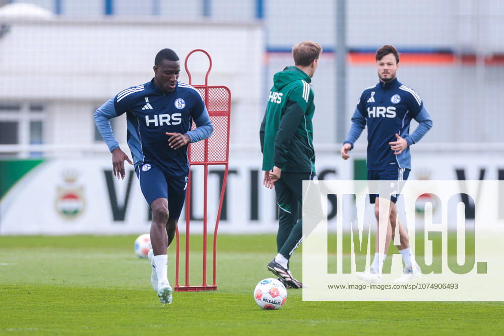 Fussball, Training des FC Schalke 04. Bryan Lasme (FC Schalke 04). Gelsenkirchen Trainingsgelände FC Schalke 04 NRW Deutschland xRHR-FOTO YYx