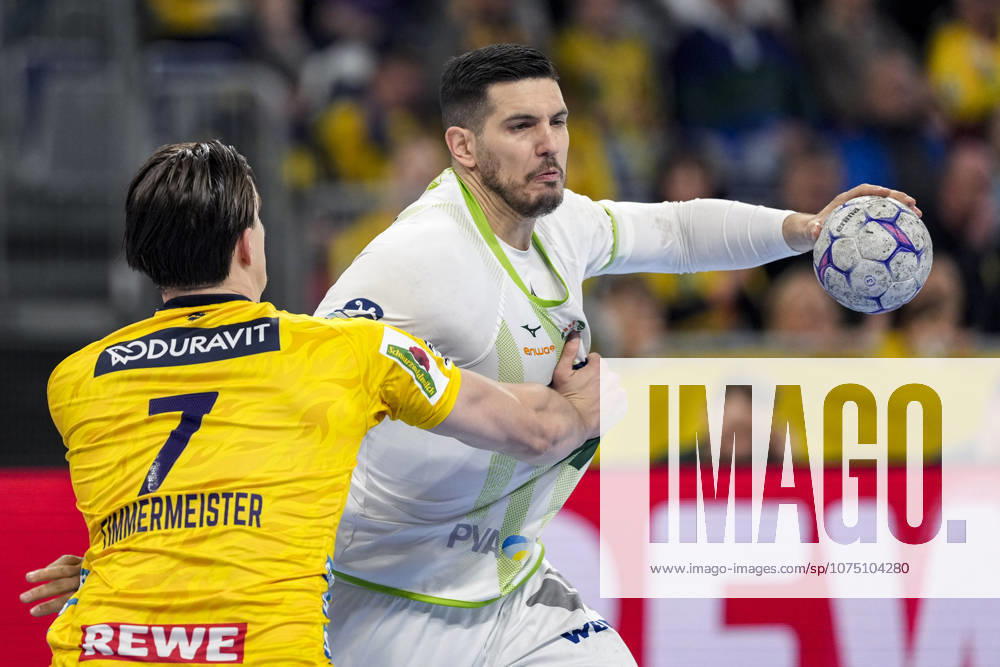 V.li.: Robert Timmermeister (RNL, 7), Stefan Cavor (HSG, 77), Zweikampf, Spielszene, Duell, duel, tackle, tackling, Dynamik, Action, Aktion, 28.03.2026, Mannheim (Deutschland), Handball, Bundesliga, Rhein-Neckar Löwen - HSG Wetzlar