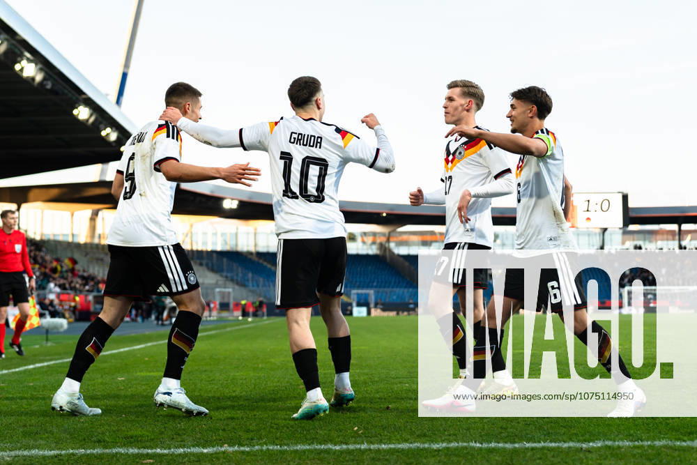Deutschland: U21, U 21 EM-Qualifikation 2025 2026, Deutschland U21 vs. Nordirland U21, Freitag 27.03.2026, Eintracht Stadion Braunschweig DFB U21 Nationalmannschaft Tor zum 1:0 durch Nicolò Tresoldi Elfmeter Jubel Freude Emotionen Torjubel Brajan Gruda Anton Kade Tom Bischof