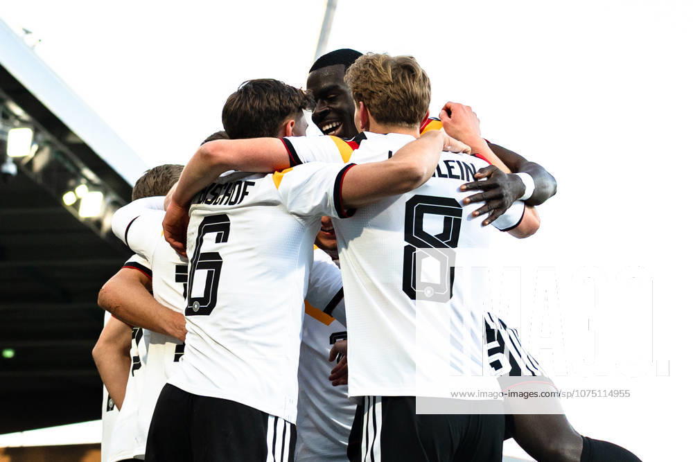 Deutschland: U21, U 21 EM-Qualifikation 2025 2026, Deutschland U21 vs. Nordirland U21, Freitag 27.03.2026, Eintracht Stadion Braunschweig DFB U21 Nationalmannschaft Tor zum 1:0 durch Nicolò Tresoldi Elfmeter Jubel Freude Emotionen Torjubel Tom Bischof Aljoscha Kemlein Joshua Quarshie