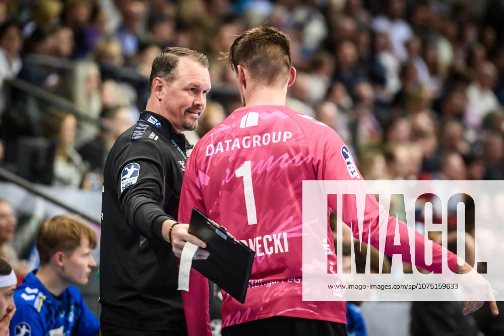 Misha Kaufmann (TVB Stuttgart, Trainer) mit Mateusz Kornecki (TVB Stuttgart, 01) GER, TVB Stuttgart - TBV Lemgo Lippe, DAIKIN HBL, Handball, Bundesliga, 26. Spieltag, Spielzeit 2025 2026, 29.03.2026 GER, TVB Stuttgart - TBV Lemgo Lippe, DAIKIN HBL, Handball, Bundesliga, 26. Spieltag, Spielzeit 2025 2026, 29.03.2026 Stuttgart