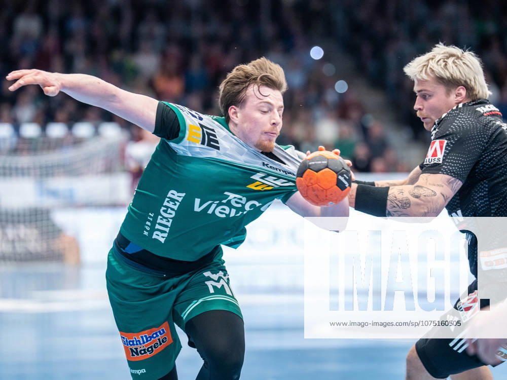 Erik Persson (Frisch Auf Goeppingen, 22) im Zweikampf mit Marek Nissen (HC Erlangen, 06), Frisch Auf Goeppingen vs. HC Erlangen, Handball, 1. Bundesliga, Herren, Spielzeit 2025 2026, 29.03.2026, Frisch Auf Goeppingen vs. HC Erlangen, Handball, 1. Bundesliga, Herren, Spielzeit 2025 2026, 29.03.2026 Goeppingen