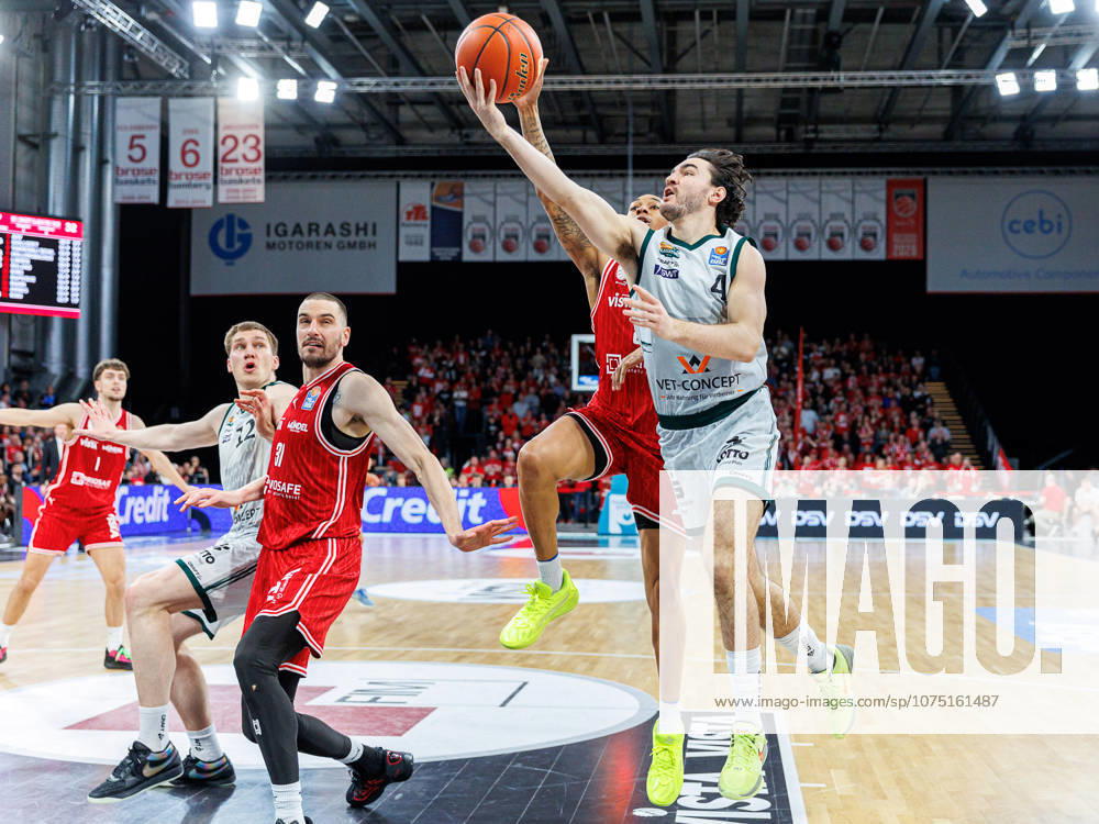 Daniel Keppeler (BMA365 Bamberg Baskets, 31), Austin Crowley (BMA365 Bamberg Baskets, 85), Clay Guillozet (Vet-Concept Gladiators Trier, 04), BMA365 Bamberg Baskets vs. Vet-Concept Gladiators Trier, Basketball, easyCredit BBL, 26. Spieltag, 29.03.2026 BMA365 Bamberg Baskets vs. Vet-Concept Gladiators Trier, Basketball, easyCredit BBL, 26. Spieltag, 29.03.2026 Bamberg