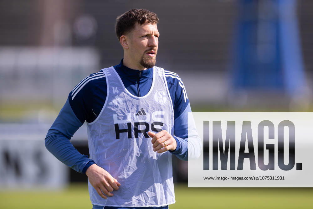 Fussball, Training des FC Schalke 04. Janik Bachmann (FC Schalke 04). Gelsenkirchen Trainingsgelände FC Schalke 04 NRW Deutschland xRHR-FOTO YYx