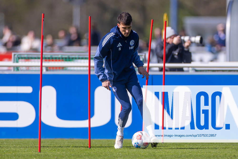 Fussball, Training des FC Schalke 04. Dejan Ljubicic (FC Schalke 04). Gelsenkirchen Trainingsgelände FC Schalke 04 NRW Deutschland xRHR-FOTO YYx