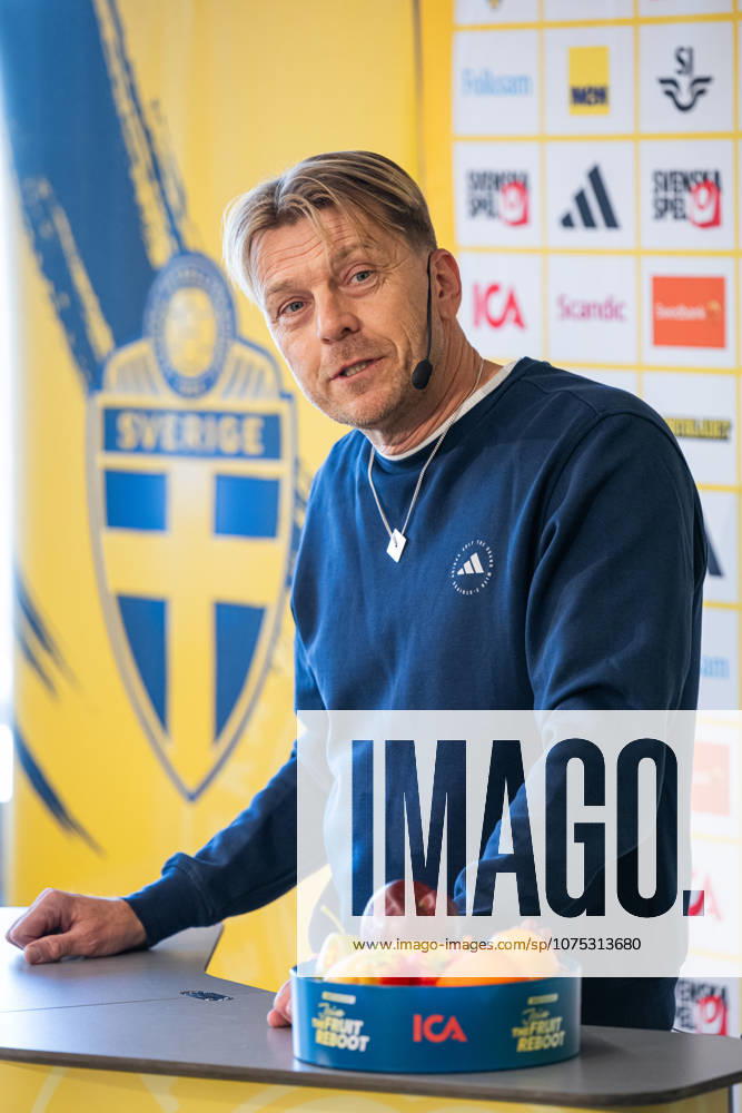 Head coach Tony Gustavsson of the Swedish women s national football team at a press conference, PK, Pressekonferenz on April 1, 2026 in Stockholm. Photo: Jonathan Näckstrand BILDBYRAN COP 94 JN0260 fotboll football soccer fotball vm-kval kval fifa womens world cup qualifier qualifier presskonferens press conference sverige sweden dam bbeng