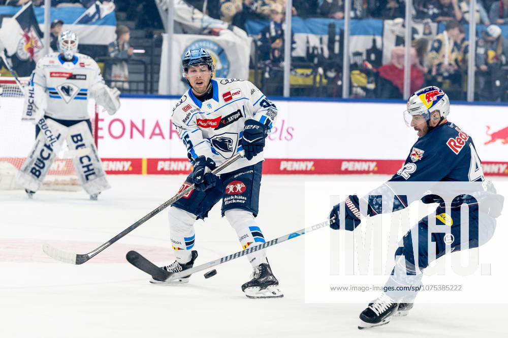 Kampf um den Puck Zweikampf zwischen Leon Huettl (ERC Ingolstadt, 25) unbd Yasin Ehliz (EHC Red Bull Muenchen, 42) GER, EHC Red Bull Muenchen vs. ERC Ingolstadt, Eishockey, DEL, Playoffs, Viertelfinale Spiel 5, Saison 2025 2026, 02.04.2026. GER, EHC Red Bull Muenchen vs. ERC Ingolstadt, Eishockey, DEL, Playoffs, Viertelfinale Spiel 5, Saison 2025 2026, 02.04.2026. Muenchen