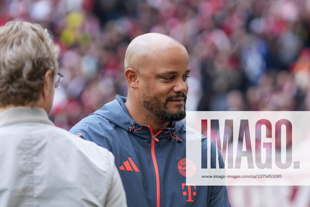 Vincent Kompany (FC Bayern München, Cheftrainer), Portrait, Porträt , Deutschland, Fussball, 1. Bundesliga, 28.Spieltag, 2025 2026, SC Freiburg vs. FC Bayern München, 04.04.2026, Europa-Park Stadion, Freiburg, Deutschland DFL REGULATIONS PROHIBIT ANY USE OF PHOTOGRAPHS AS IMAGE SEQUENCES AND OR QUASI-VIDEO. Freiburg Europa-Park Stadion Baden-Württemberg Deutschland