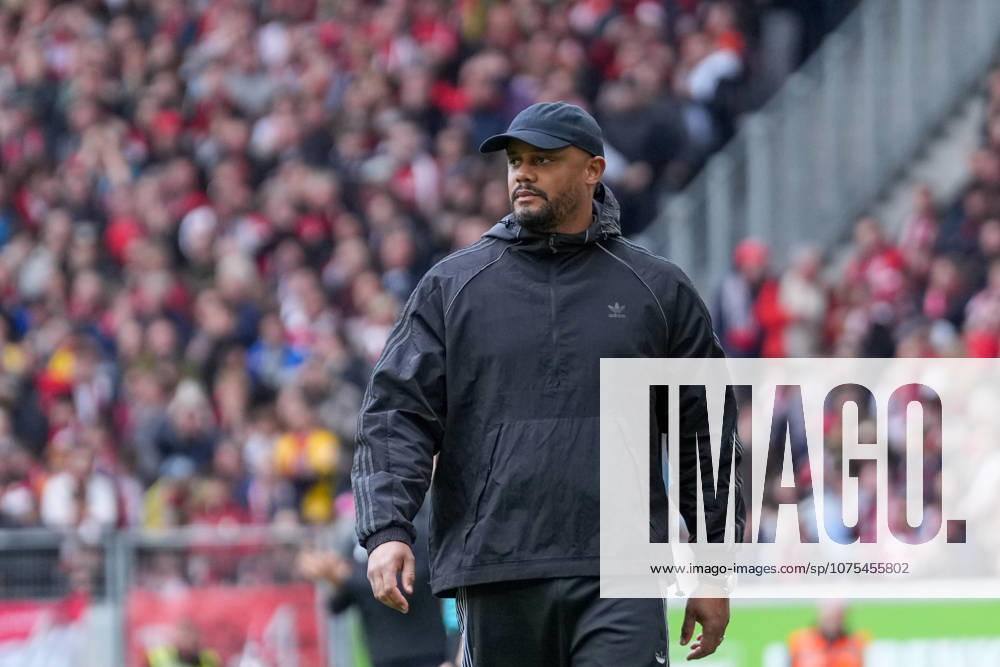 Vincent Kompany (FC Bayern München, Cheftrainer) , Deutschland, Fussball, 1. Bundesliga, 28.Spieltag, 2025 2026, SC Freiburg vs. FC Bayern München, 04.04.2026, Europa-Park Stadion, Freiburg, Deutschland DFL REGULATIONS PROHIBIT ANY USE OF PHOTOGRAPHS AS IMAGE SEQUENCES AND OR QUASI-VIDEO. Freiburg Europa-Park Stadion Baden-Württemberg Deutschland