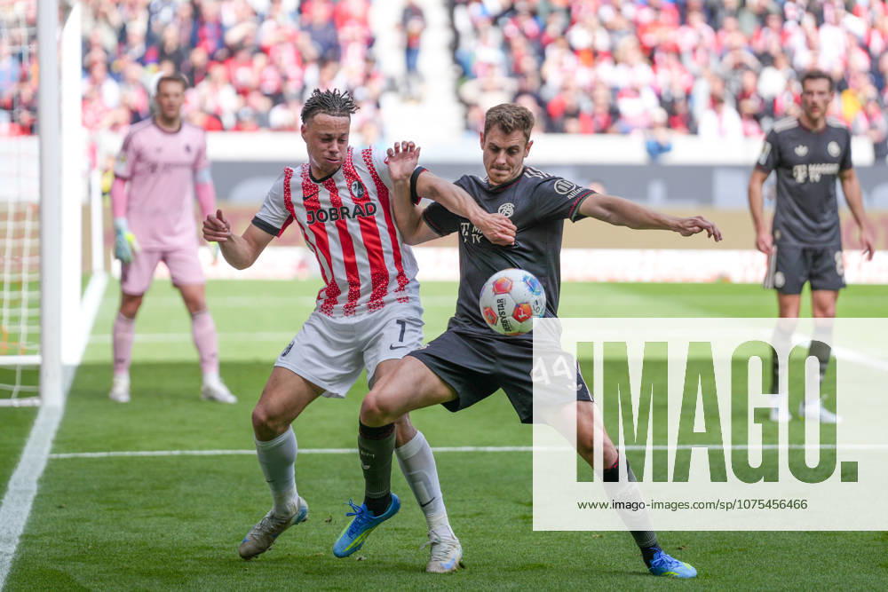 Derry Scherhant (SC Freiburg, 07) im Zweikampf mit Josip StaniÅ¡ić Josip Stanisic (FC Bayern München, 44) , Deutschland, Fussball, 1. Bundesliga, 28.Spieltag, 2025 2026, SC Freiburg vs. FC Bayern München, 04.04.2026, Europa-Park Stadion, Freiburg, Deutschland DFL REGULATIONS PROHIBIT ANY USE OF PHOTOGRAPHS AS IMAGE SEQUENCES AND OR QUASI-VIDEO. Freiburg Europa-Park Stadion Baden-Württemberg Deutschland