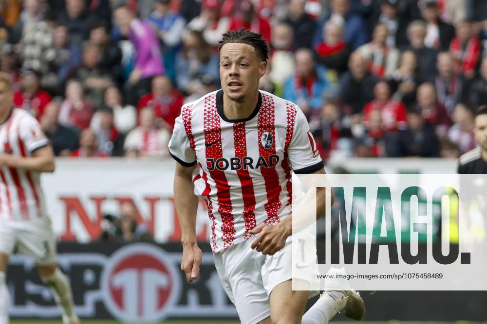 Derry Scherhant (SC Freiburg, 07) , Deutschland, Fussball, 1. Bundesliga, 28.Spieltag, 2025 2026, SC Freiburg vs. FC Bayern München, 04.04.2026, Freiburg im Breisgau Europa-Park Stadion Hessen Deutschland