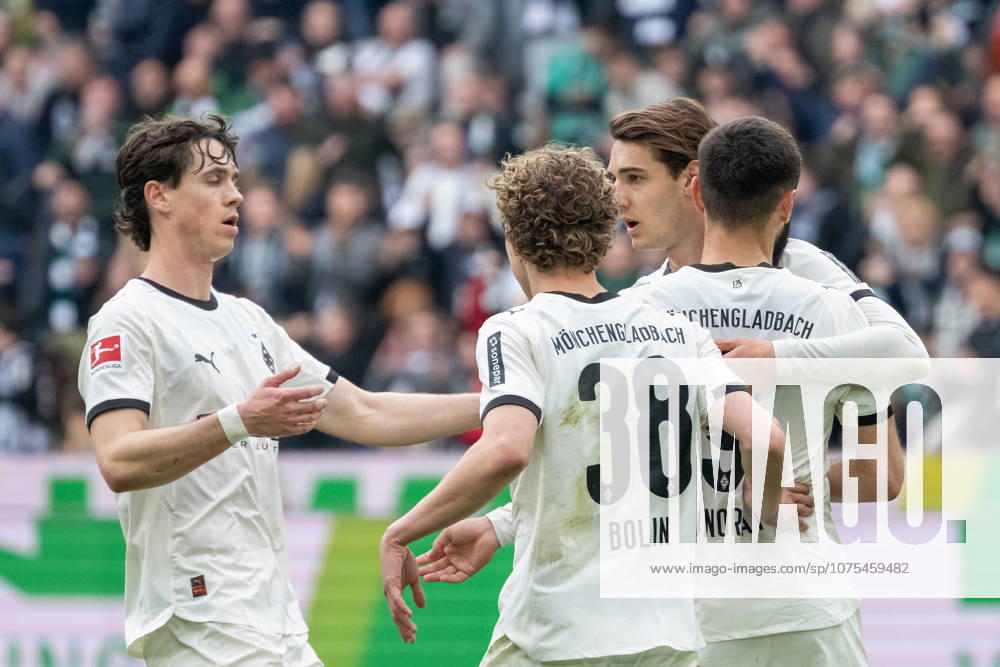 Philipp Sander (Borussia Moenchengladbach, 16), Hugo Bolin (Borussia Moenchengladbach, 38), Florian Neuhaus (Borussia Moenchengladbach, 10) bejubeln das Tor zum 2:2 durch Franck Honorat (Borussia Moenchengladbach, 09). Borussia Moenchengladbach vs. 1. FC Heidemheim, Fussball, 1. Bundesliga, 28. Spieltag, Saison 2025 2026, 04.04.2026 DFL DFB Regulations prohibit any use of Photographs as image sequences and or Quasivideo Borussia Moenchengladbach vs. 1. FC Heidenheim, Fussball, 1. Bundesliga, 28. Spieltag, Saison 2025 2026, 04.04.2026 Moenchengladbach