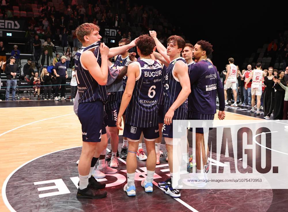 Basketball - Saison 2025 2026 - 2. Bundesliga Pro-A - 30. Spieltag: Nürnberg Falcons Basketball Club NBC - VfL SparkassenStars Bochum - Sportfoto Zink DaMa - - Mannschaft Team des VfL SparkassenStars Bochum enttäuscht Enttäuschung nach Spielende