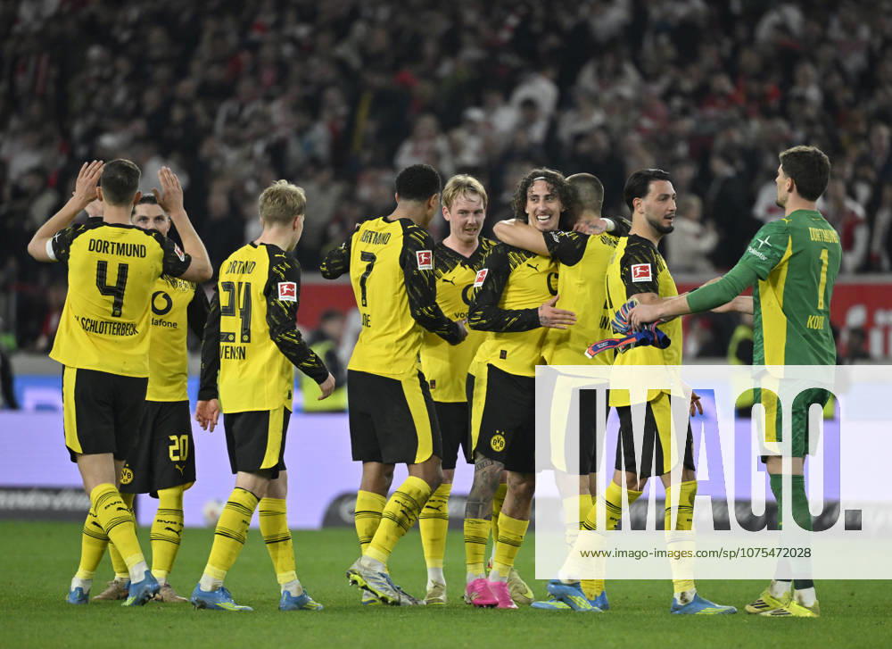 Nach Spielende: Schlussjubel, Freude, Glueck, Jubel BVB Borussia Dortmund VfB Stuttgart vs Borussia Dortmund BVB 04.04.2026 DFL REGULATIONS PROHIBIT ANY USE OF PHOTOGRAPHS AS IMAGE SEQUENCES AND OR QUASI-VIDEO VfB Stuttgart vs Borussia Dortmund BVB