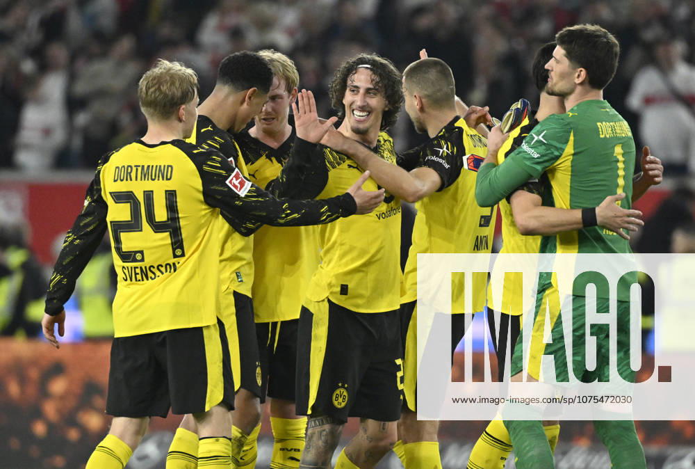 Nach Spielende: Schlussjubel, Freude, Glueck, Jubel BVB Borussia Dortmund VfB Stuttgart vs Borussia Dortmund BVB 04.04.2026 DFL REGULATIONS PROHIBIT ANY USE OF PHOTOGRAPHS AS IMAGE SEQUENCES AND OR QUASI-VIDEO VfB Stuttgart vs Borussia Dortmund BVB
