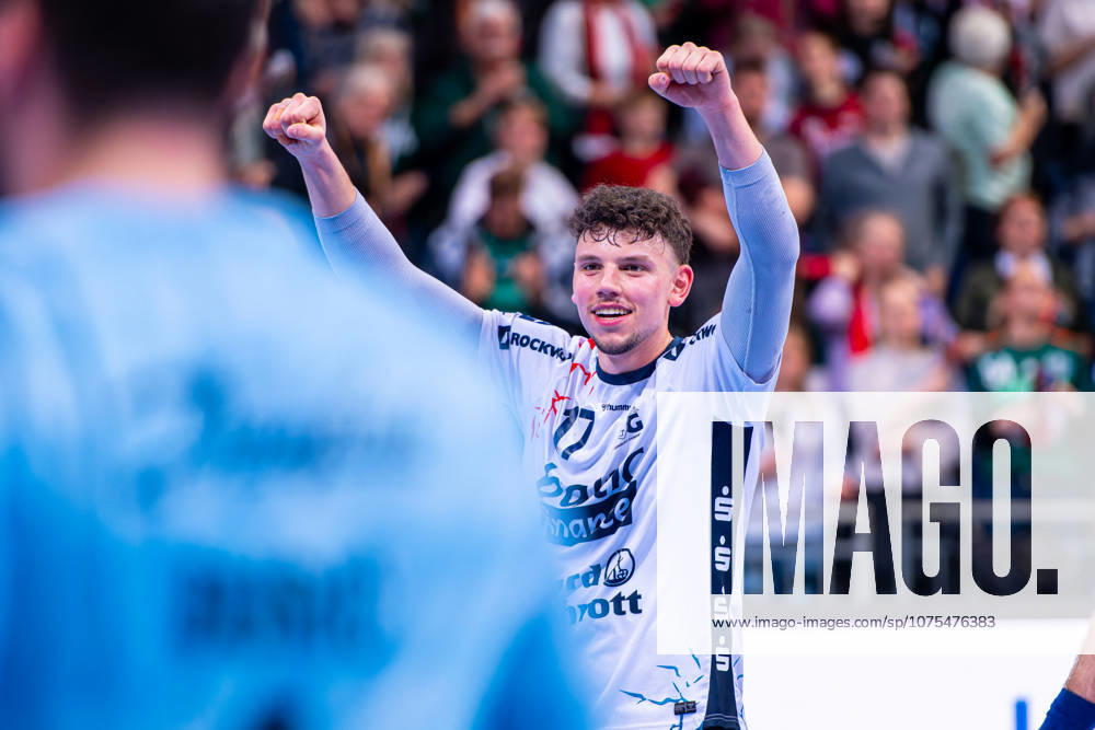 Marko Grgić (SG Flensburg-Handewitt, Nr. 17) (v.l.), TSV Hannover-Burgdorf (grün) gegen SG Flensburg-Handewitt (weiß) am 27. Spieltag der Saison 2025 2026 in der DAIKIN Handball-Bundesliga (04.04.2026, ZAG Arena (Hannover, GER),